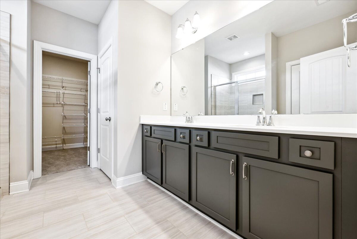 https://assets.windsorhomes.us/img/VR_lot88_Richmond_elvC_1815_Parham_Drive_primary_bath.jpg