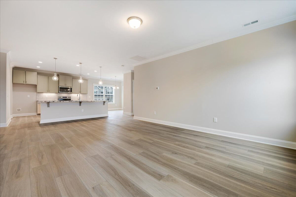 https://assets.windsorhomes.us/img/VR_lot90_Bailey_F_502_Valentine_Court_great_room_2.jpg