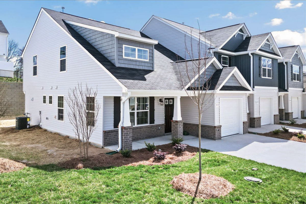 https://assets.windsorhomes.us/img/VS_lot64_Indiana_4020_Winding_Vine_Ln_exterior_side.jpg