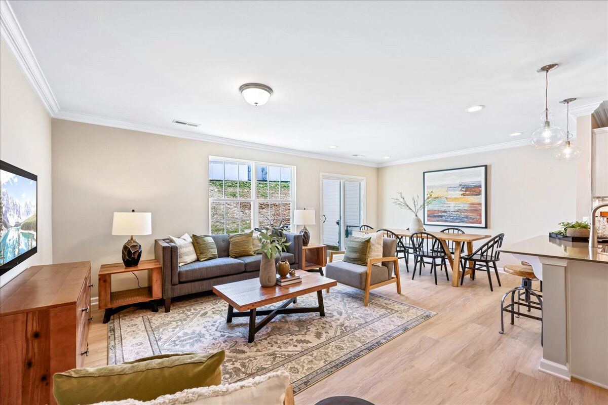 https://assets.windsorhomes.us/img/VS_lot69_Pennsylvania_4030_Winding_Vine_Ln_great_room_3.jpg