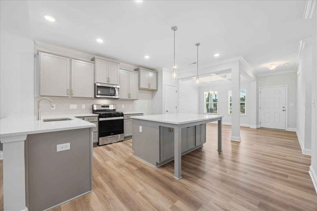 https://assets.windsorhomes.us/img/WP_lot1_Richmond_elvC_3301_Alyssa_Way_kitchen.jpg