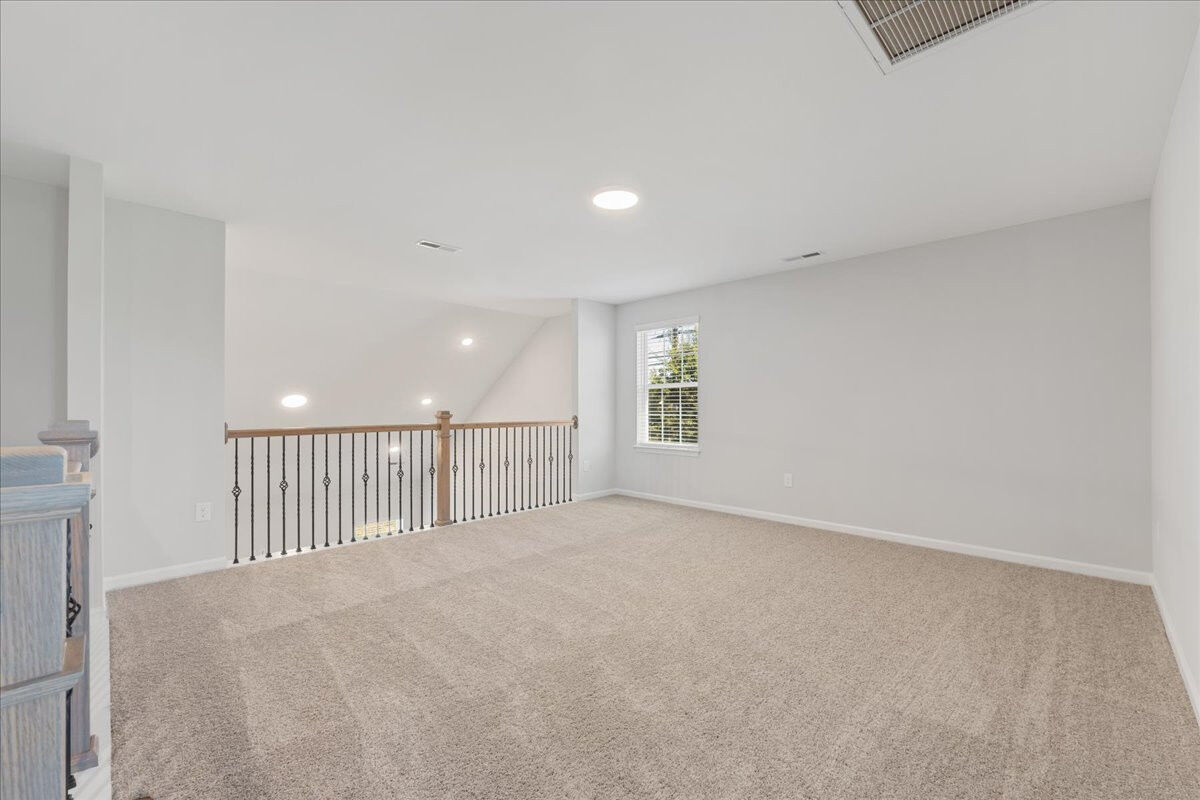 https://assets.windsorhomes.us/img/WP_lot1_Richmond_elvC_3301_Alyssa_Way_loft.jpg