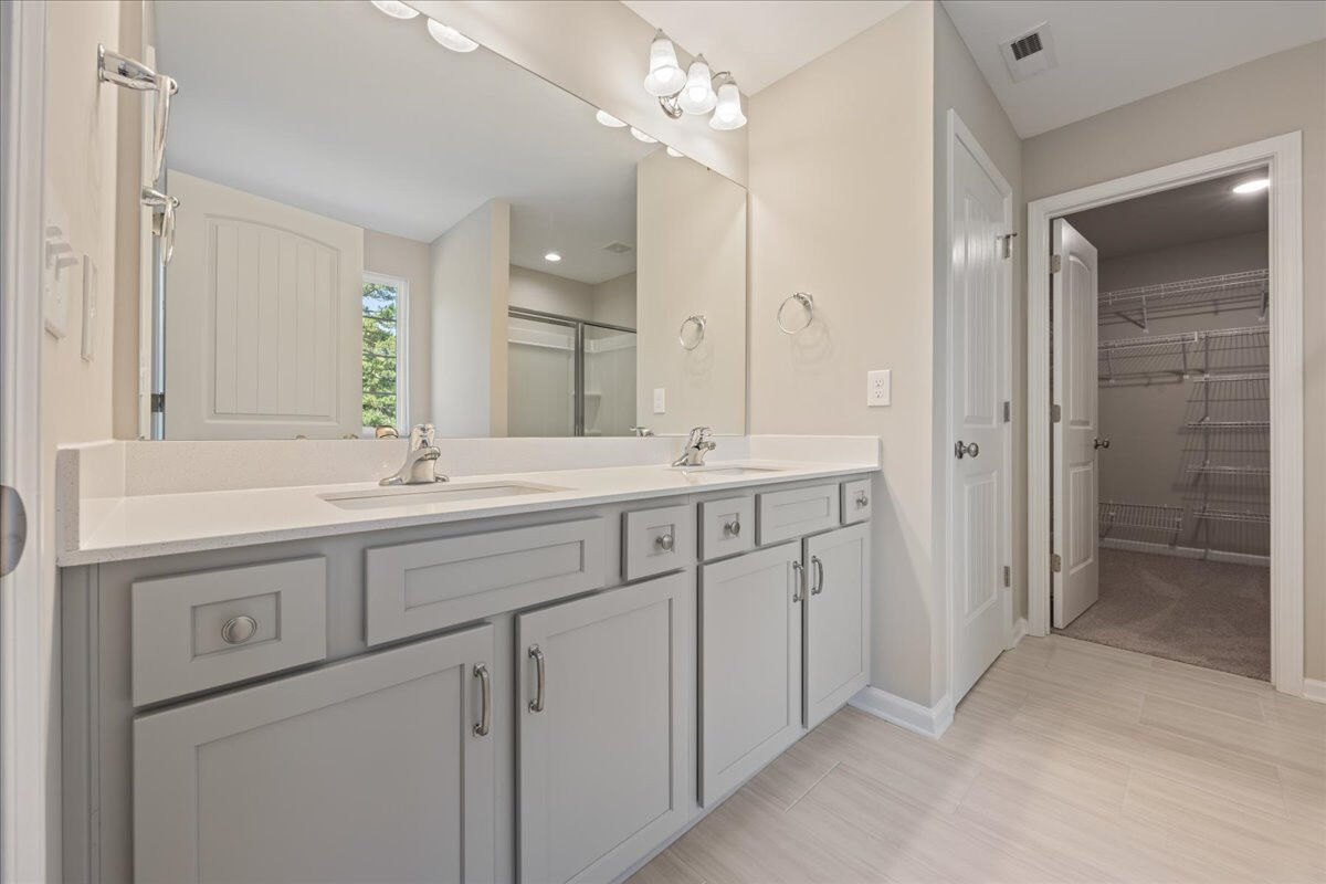 https://assets.windsorhomes.us/img/WP_lot33_Cameron_elvC_3199_Riley_Ford_Tr_primary_bath.jpg