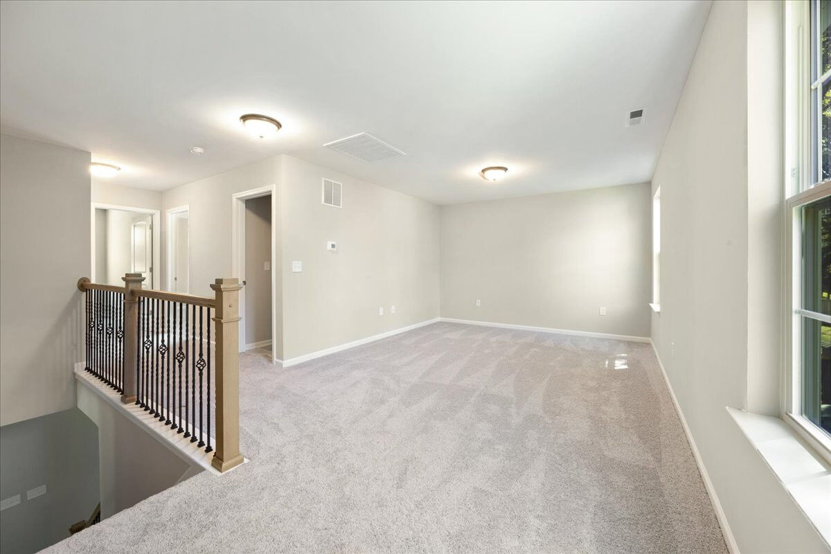 https://assets.windsorhomes.us/img/WP_lot38_Cameron_elvC_3171_Riley_Ford_Tr_loft.jpg