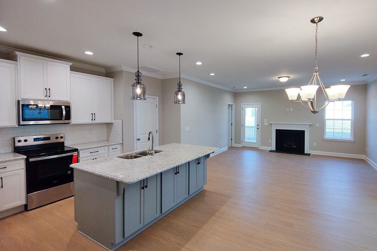 https://assets.windsorhomes.us/img/WP_lot44_Columbia_elvA_3194_Riley_Ford_Trail_kitchen_great_room_6.jpg