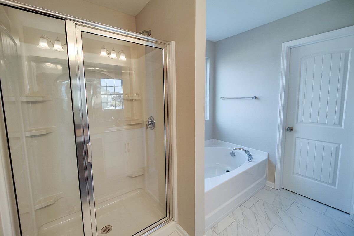 https://assets.windsorhomes.us/img/WP_lot44_Columbia_elvA_3194_Riley_Ford_Trail_primary_bath_5.jpg