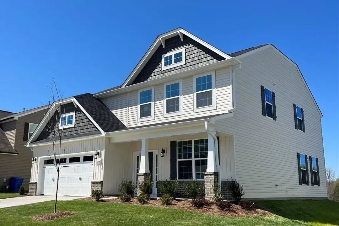https://assets.windsorhomes.us/img/seagrove_f_bcr_26_1837_devron_ct_ext_copy.webp